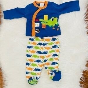 3/$15 Bright Starts Baby Boy Matching Set Size 3 Months